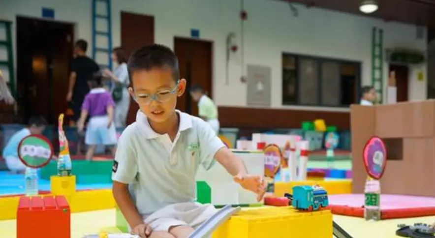 郭晶晶儿子幼儿园收费单曝光，看完上面的数字，很多父母沉默了