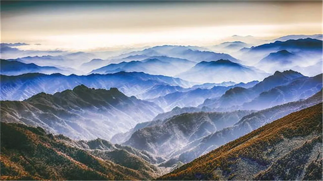 秦岭唯一“盘山铁路”，无与伦比的风景线，从陕西直达四川