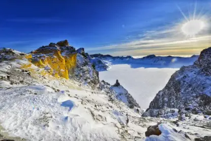 当长白山雪地摩托的车灯亮起，我知道那匹“雪狼”又在驰骋