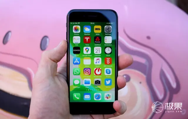 屏幕更大！苹果正准备iPhone SE3：A14处理器，3500元起步