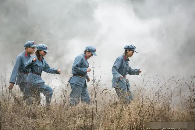 长征过草地，他擡着病重的周恩来走了6天6夜，死后总理为他擡棺