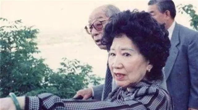 重获自由后，张学良便马上飞往美国见一个女人，俩人一共待了90天