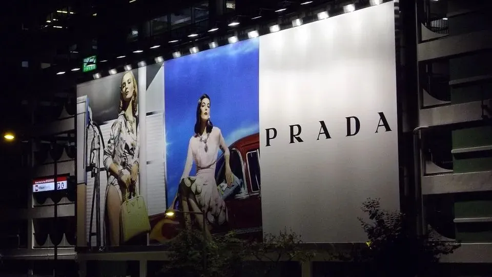 PRADA “爽约” 背后：没落贵族深陷流量焦虑