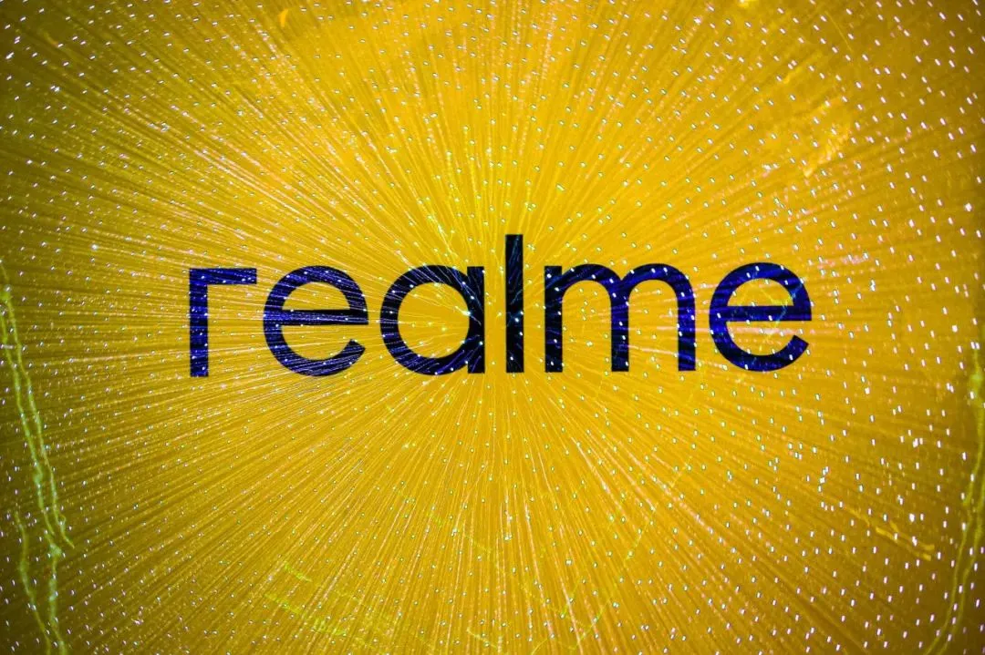 realme Race 工信部谍照曝光，矩阵镜头模组，2K/160Hz 屏幕、125W 闪充加持