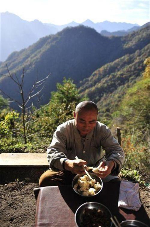 终南山隐士：万人“隐居”的背后是逃避工作，一场大雪就原形毕露