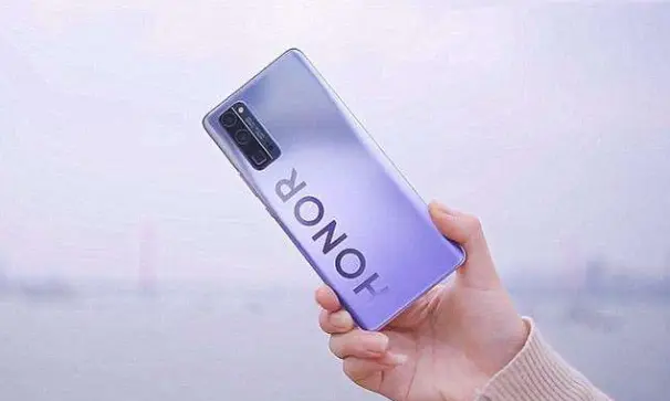 性能不输P40 Pro，荣耀手机3999元，186g＋50倍变焦