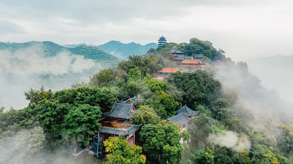 传说中的“阴曹地府”真的存在，白天游客络绎不绝，晚上没人敢来