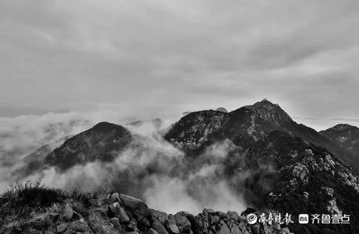 摄影师两上新甫山，初三拍到“佛光”初四拍到雾凇美景