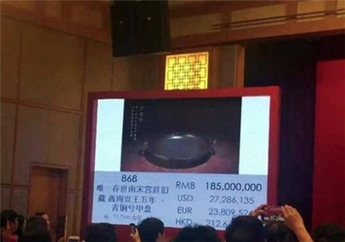 富豪花300块拍到一个破铜盘，都以为是赝品，专家：价值0.6吨黄金