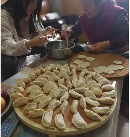 年三十饺子刚吃10分钟，6岁娃就被送往医院，饺子包硬币有点坑