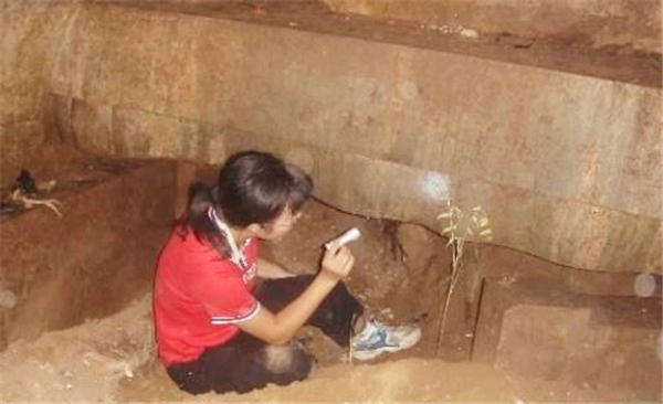 河北出土“苏麻喇姑墓”，专家仔细研究后，揭穿了康熙百年前谎言