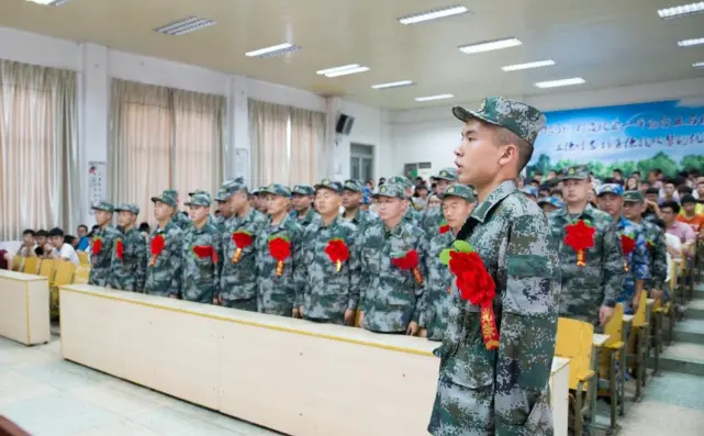 大学生参军入伍，两年义务兵退伍后能拿多少钱，学生要提前了解