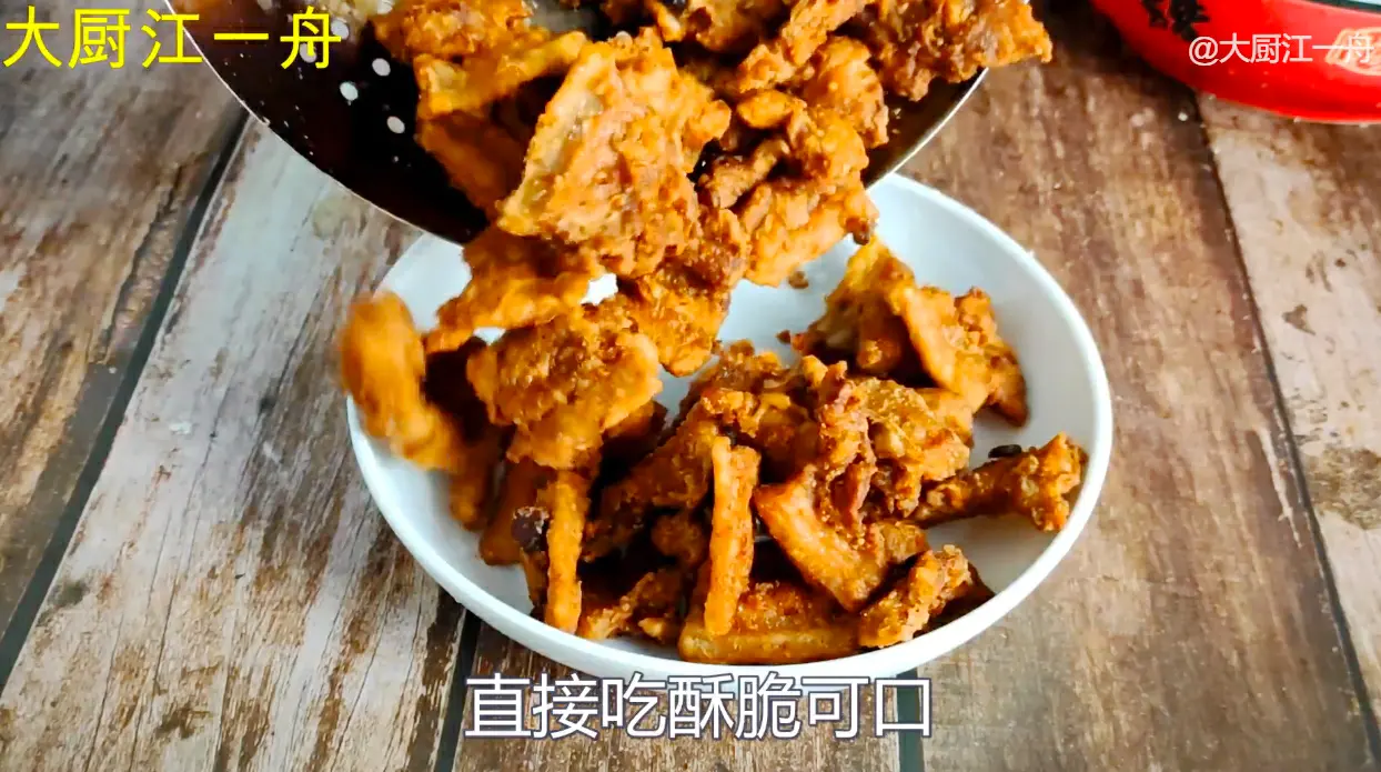 过年炸酥肉，面糊是基础，白酒是关键，花椒是灵魂，教你饭店做法