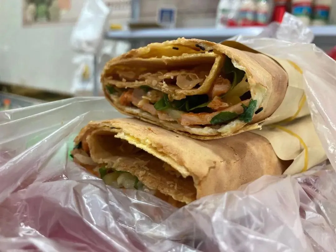 一口酥香！街头的饼铺里，氤氲着多少人的晨间“食”光