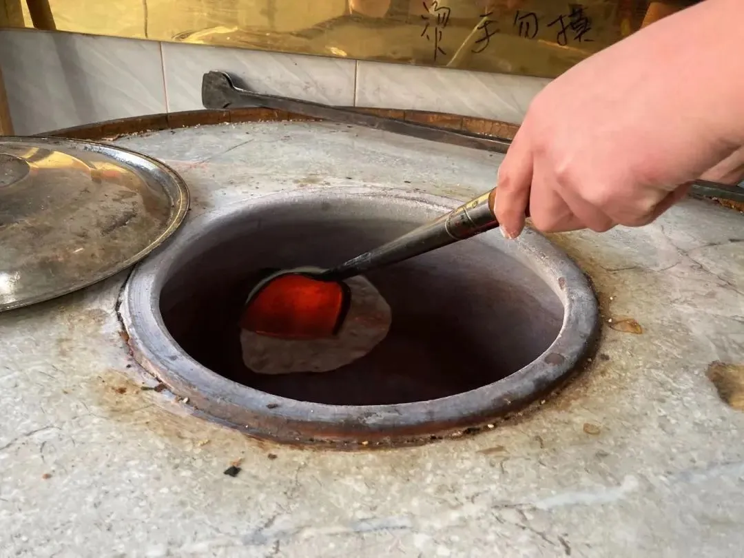 一口酥香！街头的饼铺里，氤氲着多少人的晨间“食”光