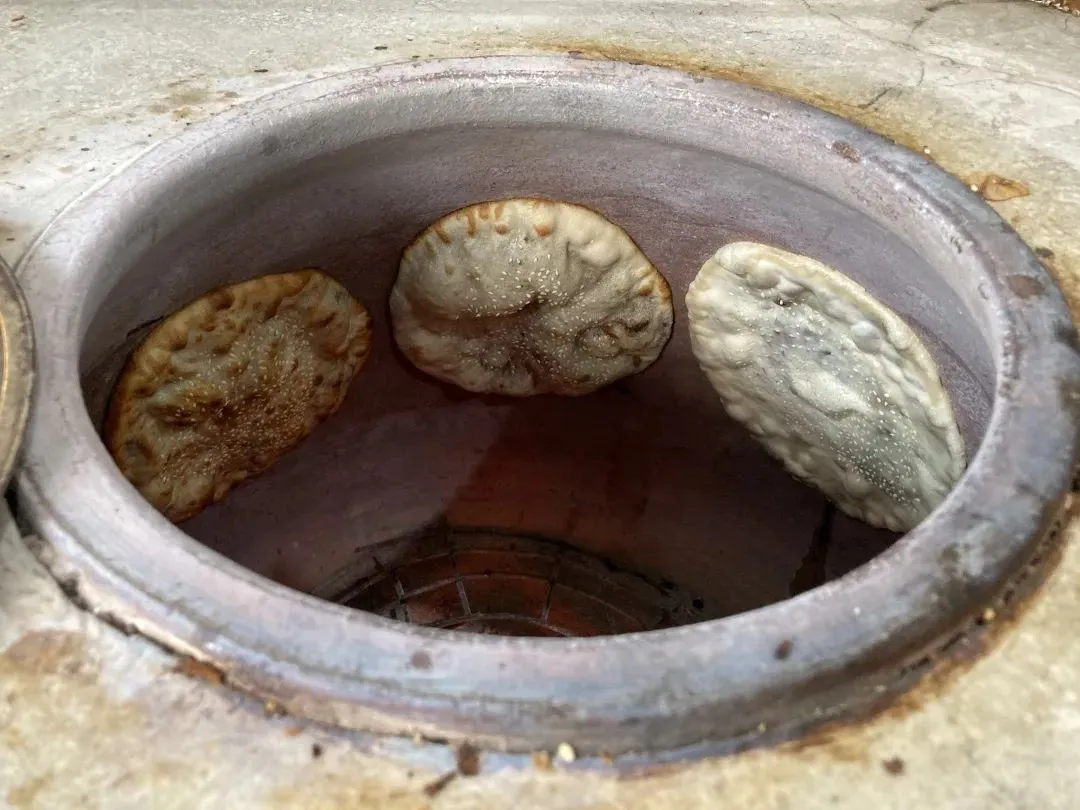 一口酥香！街头的饼铺里，氤氲着多少人的晨间“食”光