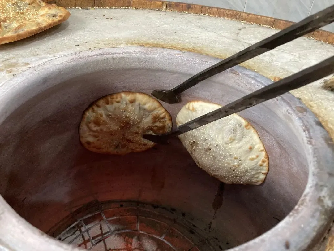 一口酥香！街头的饼铺里，氤氲着多少人的晨间“食”光