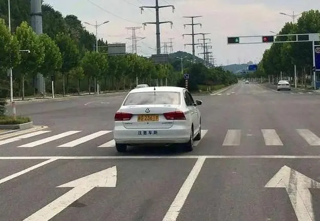 科目三考试挂了，“雷点”竟然是停车，到底该怎么做？