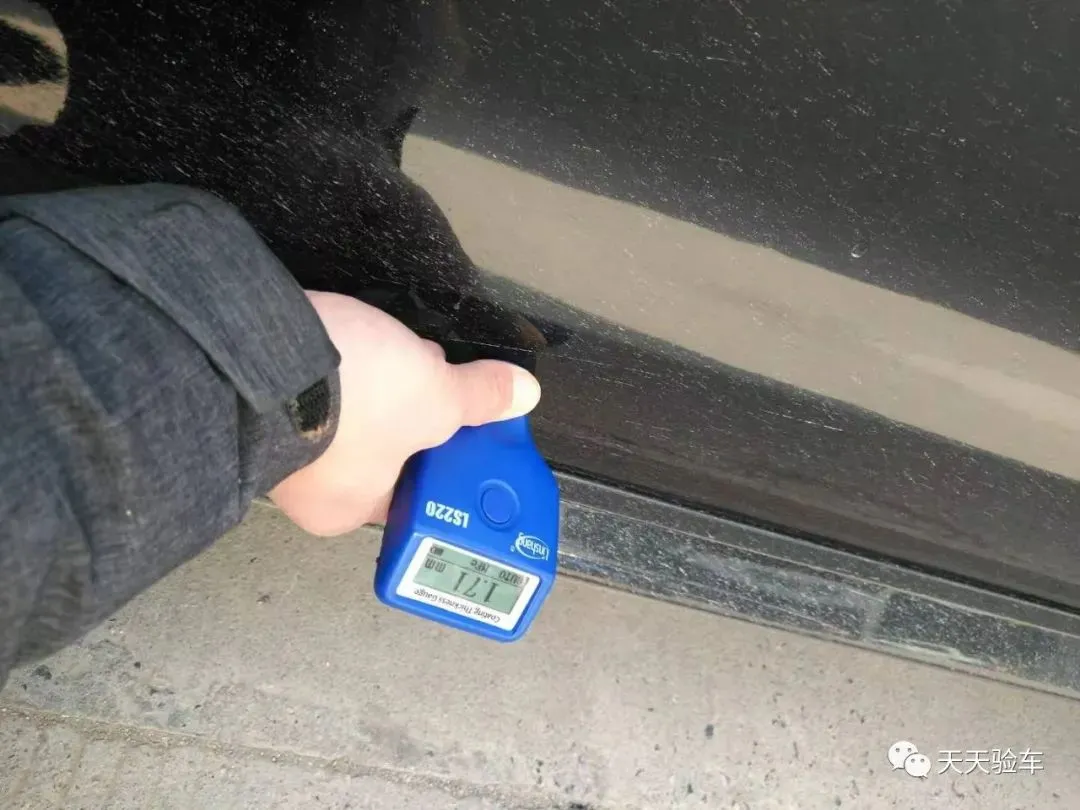 一台A6二手车扒皮式检测
