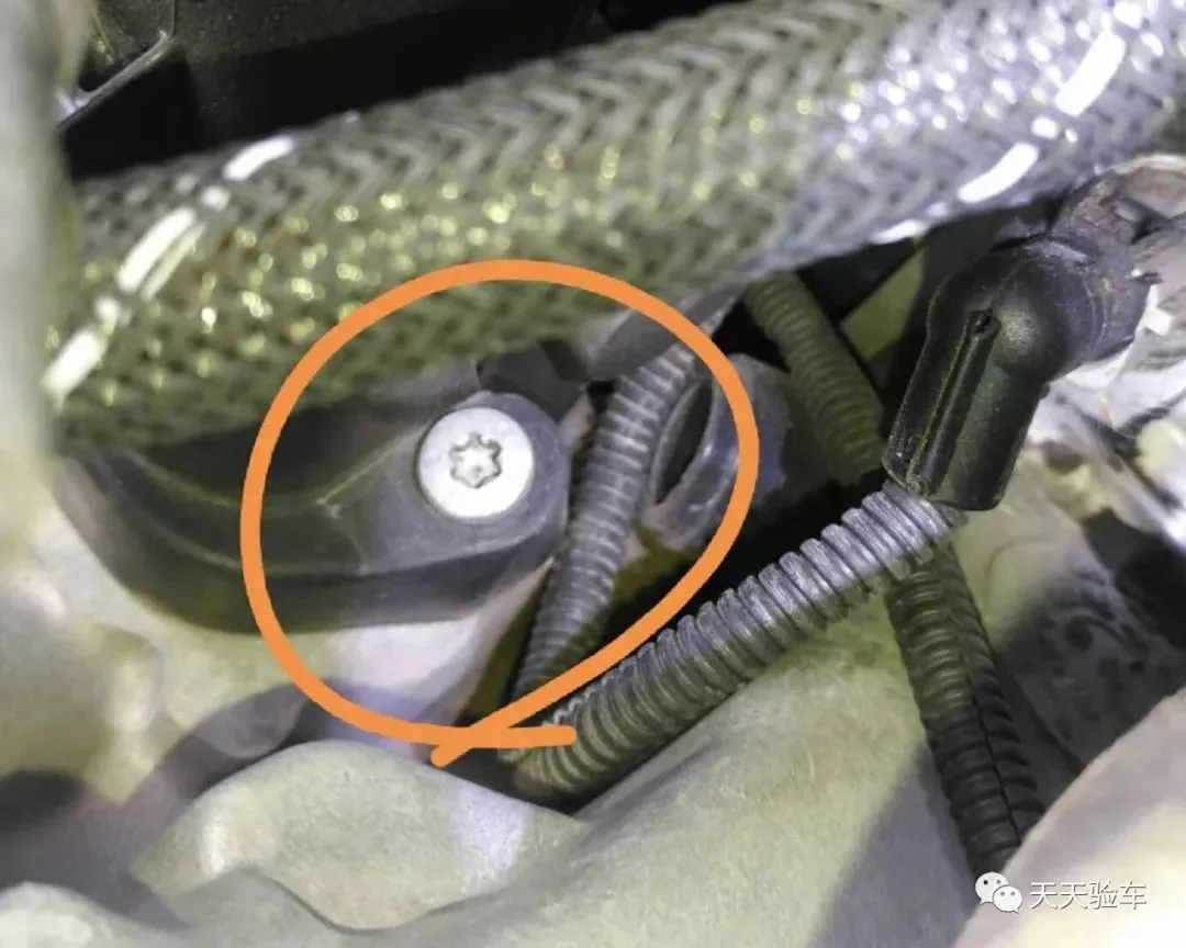 一台A6二手车扒皮式检测