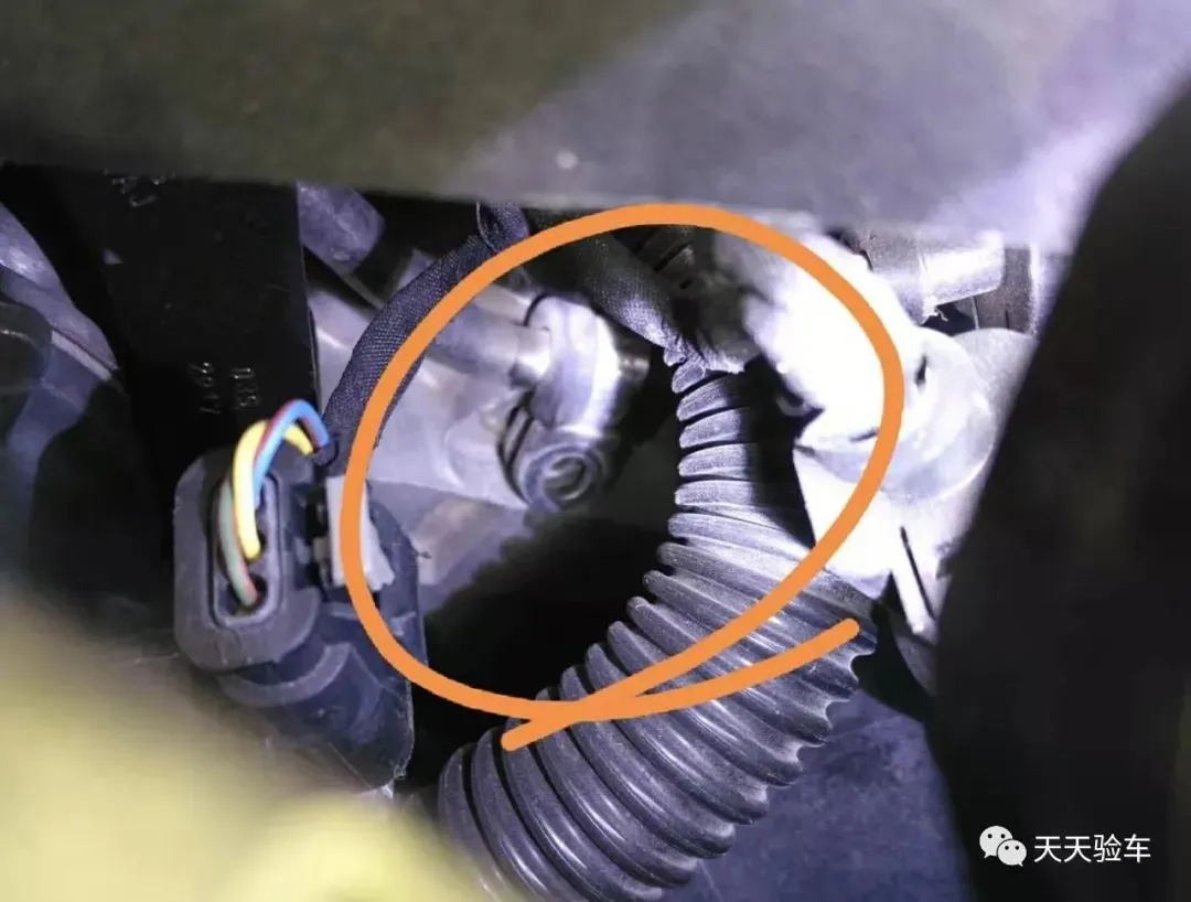 一台A6二手车扒皮式检测