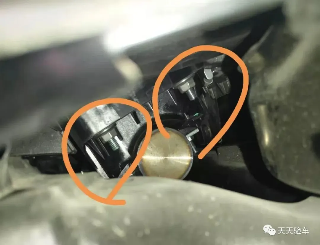一台A6二手车扒皮式检测