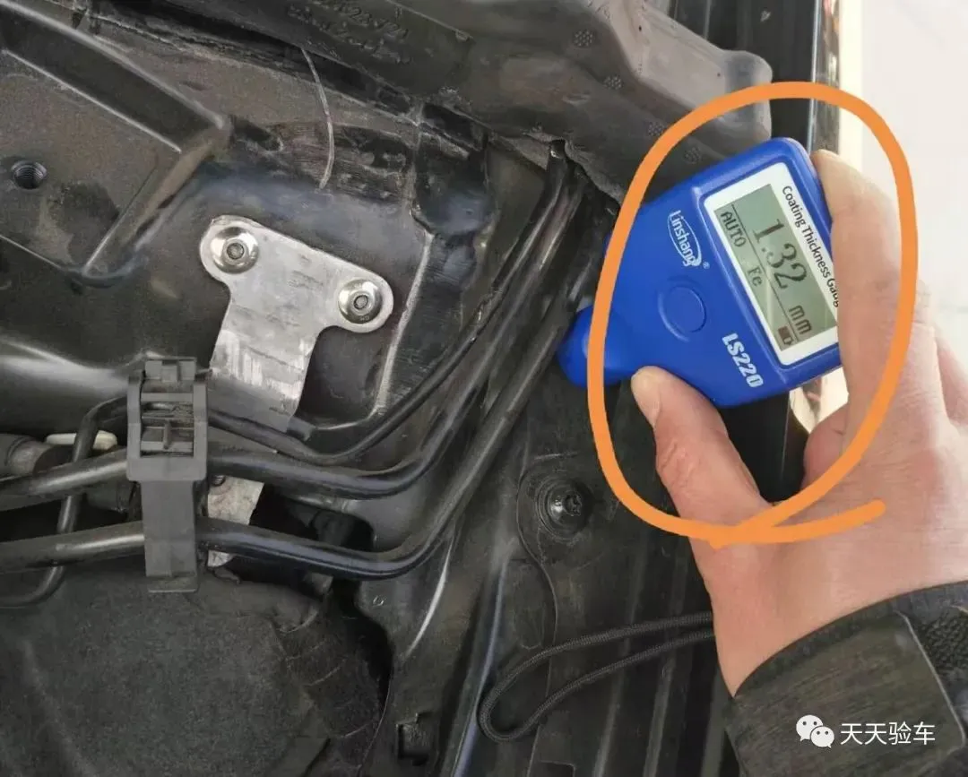 一台A6二手车扒皮式检测