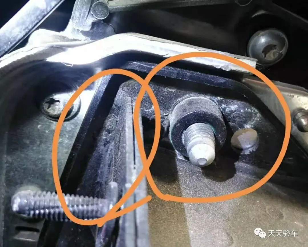 一台A6二手车扒皮式检测