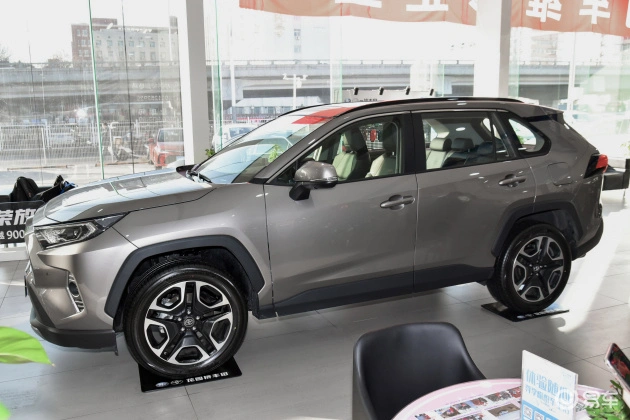 又一硬货来袭——RAV4荣放！年薪20万必须赶紧买！你知道吗？