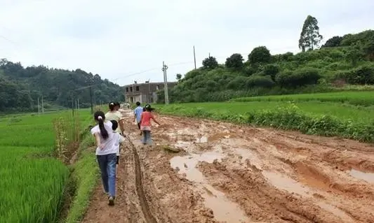 为什么要开越野车回家过年？