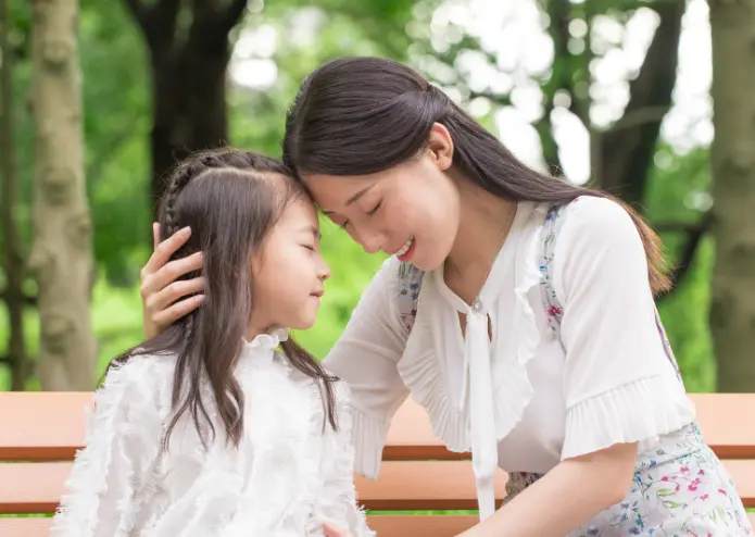 早生孩子的女人，和晚生孩子的女人，区别都写在“脸上”？很现实