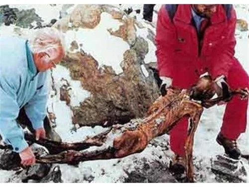 欧洲发现一具干尸，姿势古怪，专家：他死于5300年前的一次谋杀