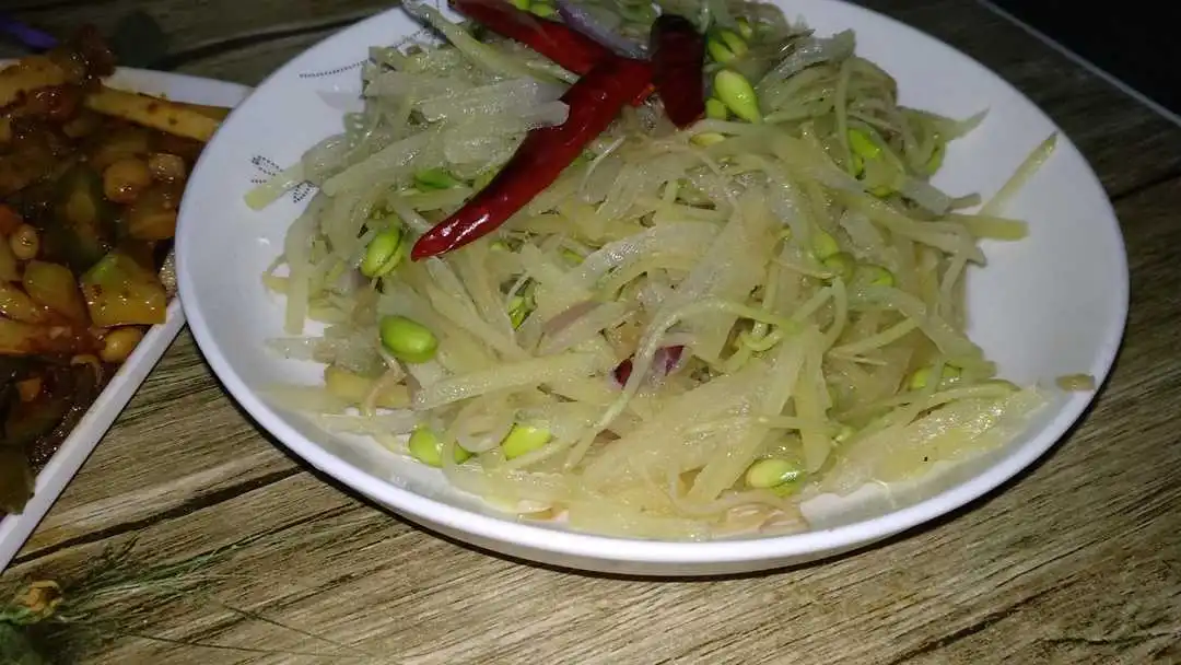 一直以来就喜欢吃凉拌菜，豆芽拌土豆丝太美味了