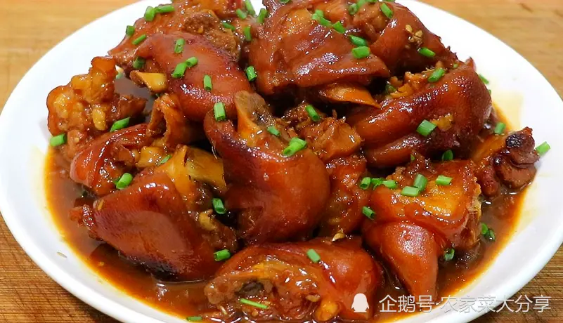 年夜饭上，不管有钱没钱，都要给家人吃这锅肉，寓意：牛气冲天