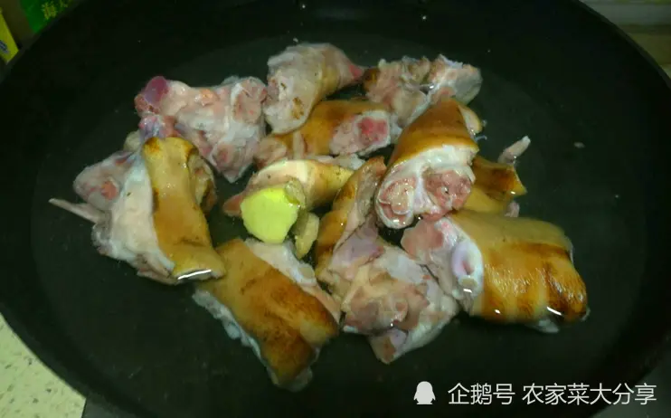 年夜饭上，不管有钱没钱，都要给家人吃这锅肉，寓意：牛气冲天