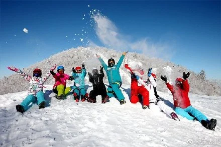 雪质松软温度适宜，二三月亚布力滑雪正当时