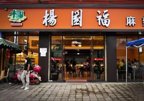 杨国福凭什么开店6000家，年入80亿，这位东北大哥做了什么