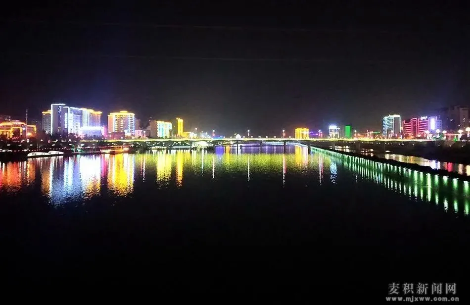 麦积：城市夜景美如画 流光溢彩过大年