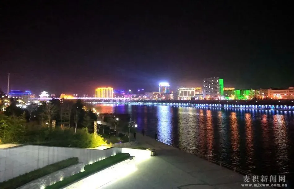 麦积：城市夜景美如画 流光溢彩过大年