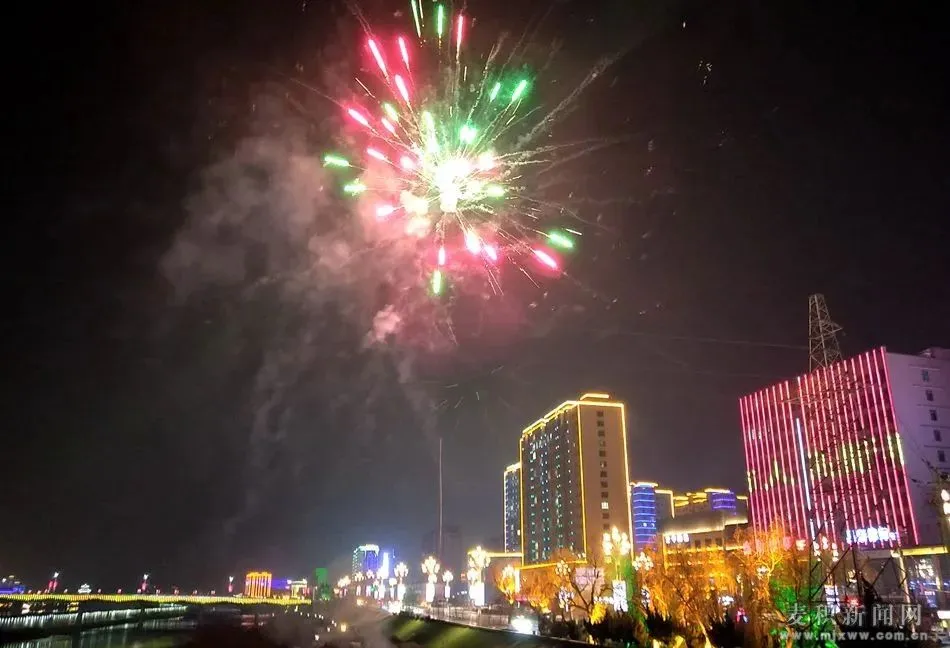 麦积：城市夜景美如画 流光溢彩过大年