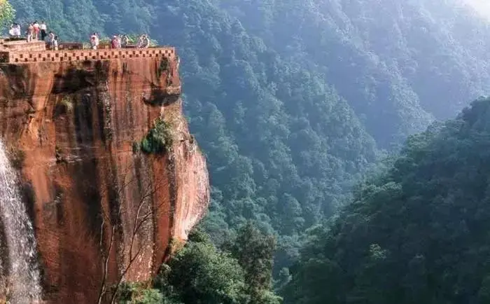 四川这个县，不沿海，却盛产荔枝，境内景点众多