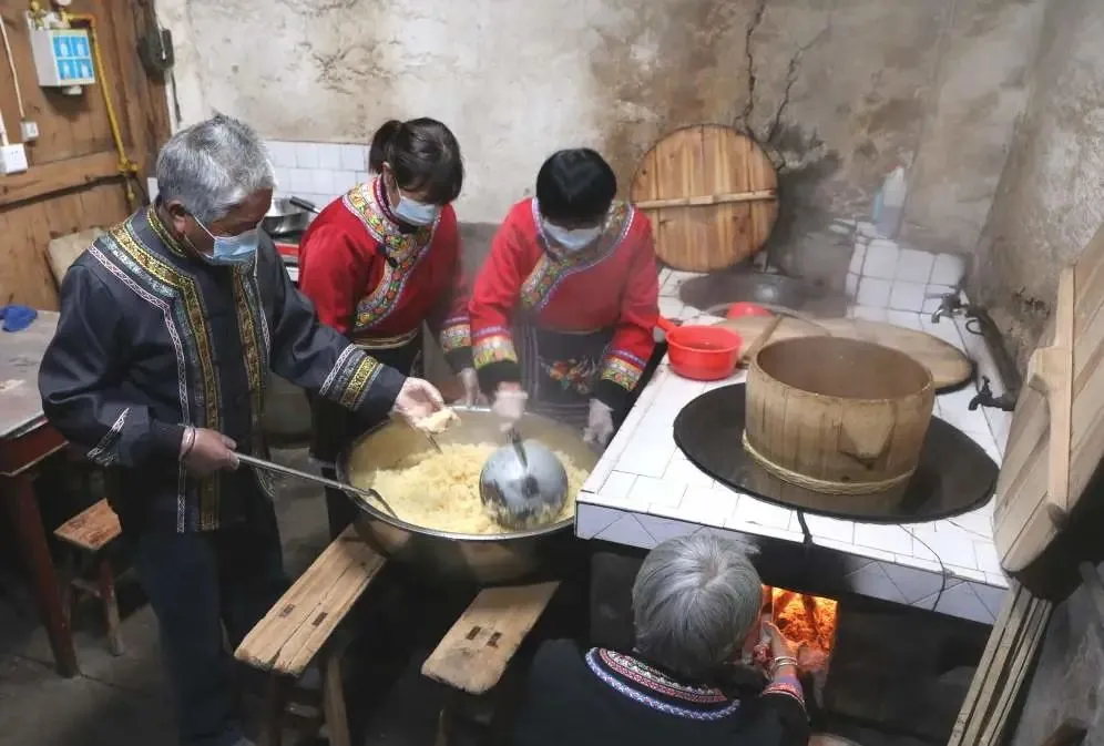 寻味畲乡｜备年货 英川畲民喜打黄粿迎新年