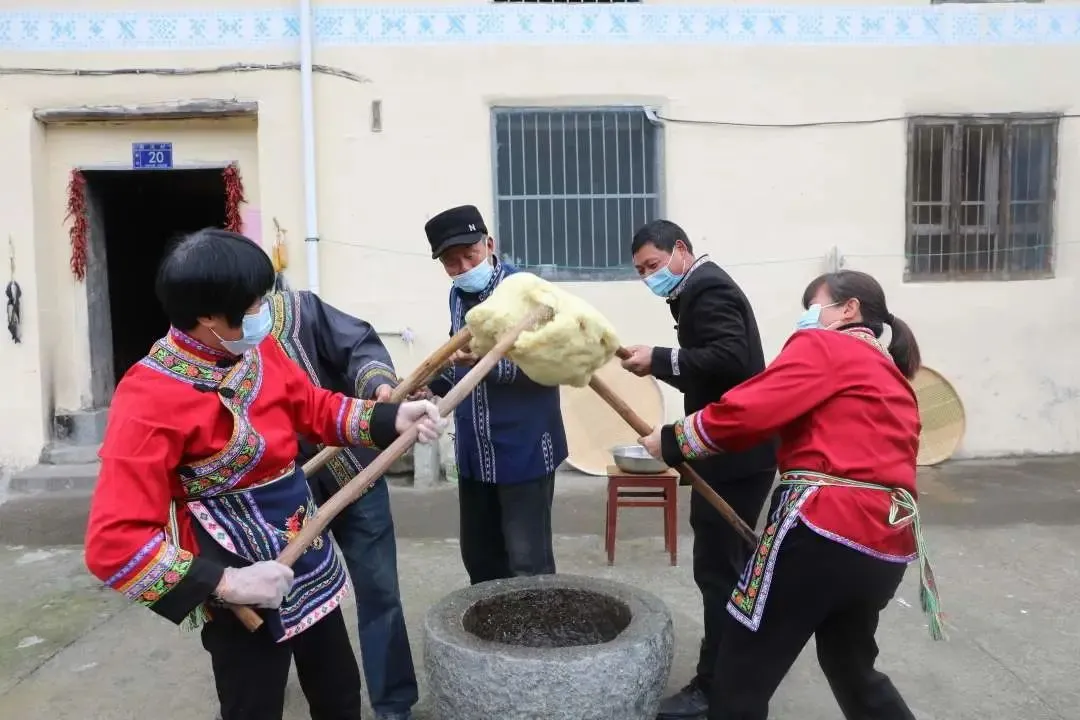 寻味畲乡｜备年货 英川畲民喜打黄粿迎新年