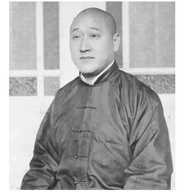 他22天收复180万国土，却在睡觉时被杀害，如今坟头上长满野草