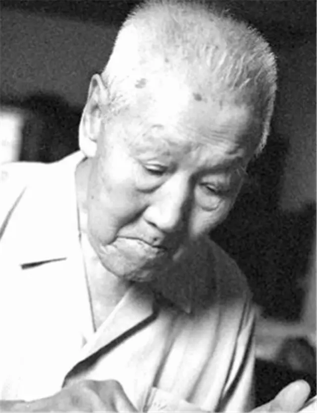 一生3段婚姻，他与爱妻相守68年，死时却不知妻子早已离开人世