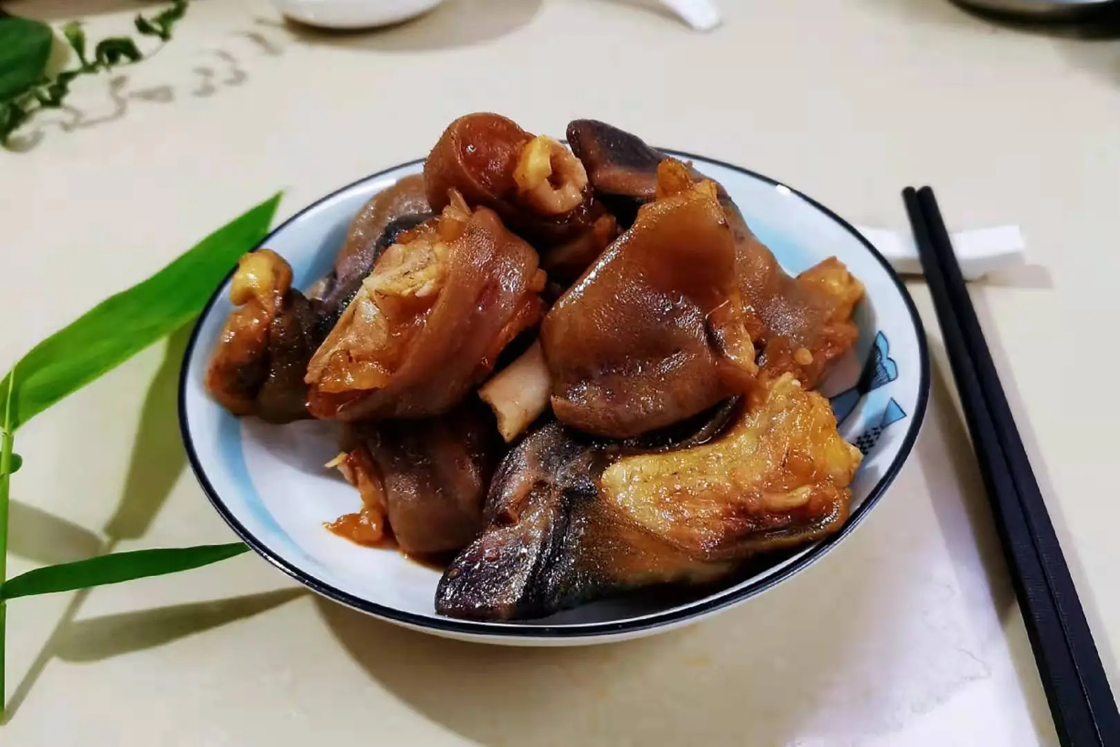 年夜饭菜品之红烧羊蹄，软糯筋道，满满当当的胶原蛋白，太爽了