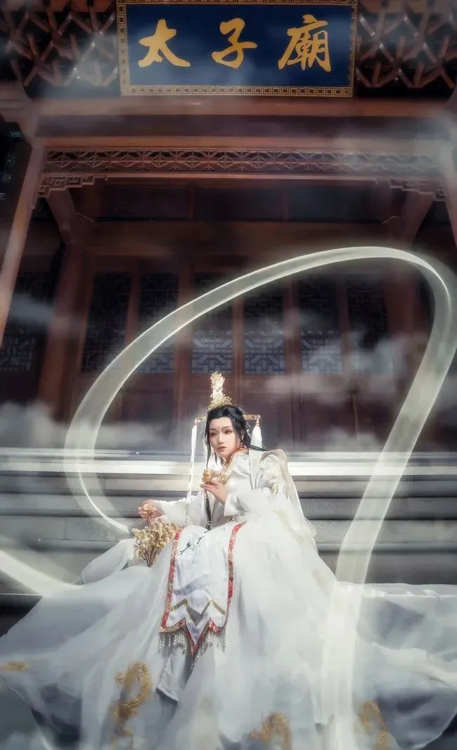 cosplay！天官赐福-太子悦神＠碧落云殇 身在无间，心在桃园 天官赐福，预祝新春快乐