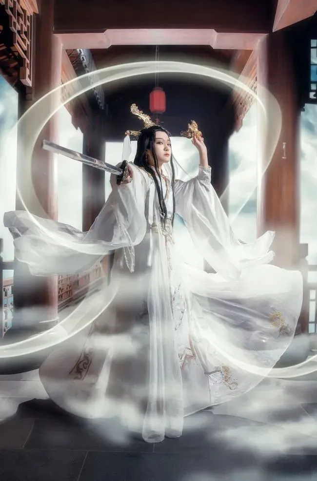 cosplay！天官赐福-太子悦神＠碧落云殇 身在无间，心在桃园 天官赐福，预祝新春快乐