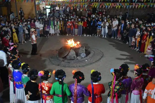 丽江：泸湖秋水间，隐隐浸芙蓉