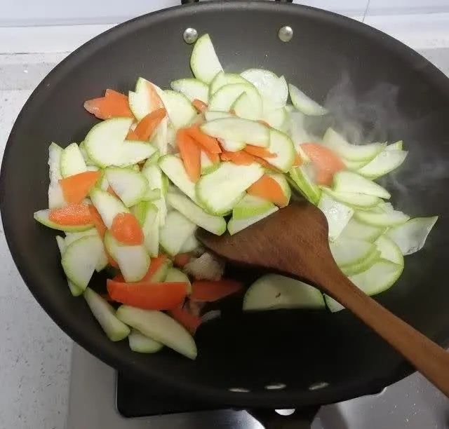 笋瓜炒肉片，简单快手美味家常菜